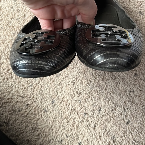 Tory Burch Reva Metal Logo Metallic Lizard flats in Pewter size 9 - Picture 5 of 12
